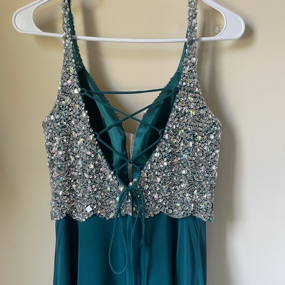 EVA Long Homecoming/Prom Dress - Picture 3 of 15